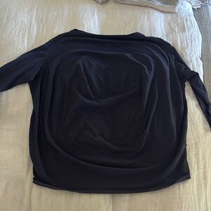 Lululemon back in action long sleeve
Size 6
Navy blue
